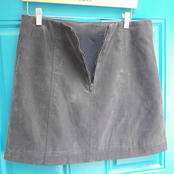 NWT Mini Skirt Faux Suede Leather Vinyl Zipper L - Picture 8 of 14